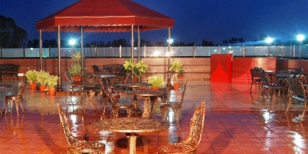 Cosy Night Ambiance at Aristella
